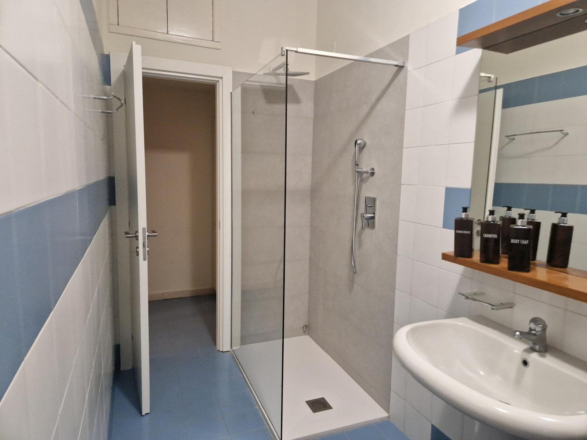 Charming Towers Guest House-Apartment Милано Екстериор снимка